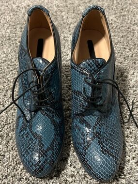 Longchamp Sz 7 Blue/Black Python-Print Leather Lace-Up Ankle Boots
